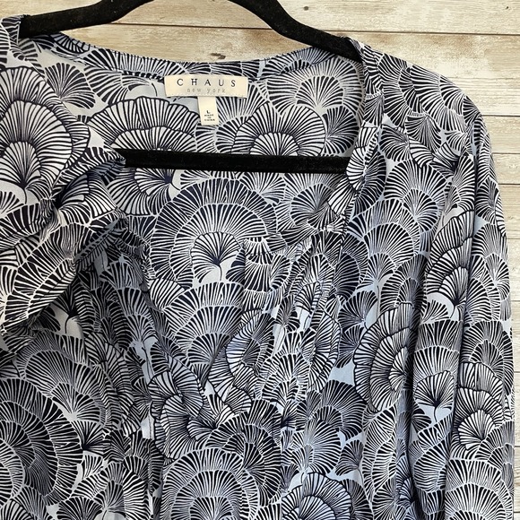 Chaus Tops - Chaus New York Womens L Blouse 3/4 Sleeve Blue Fan Print Lightweight V-Neck